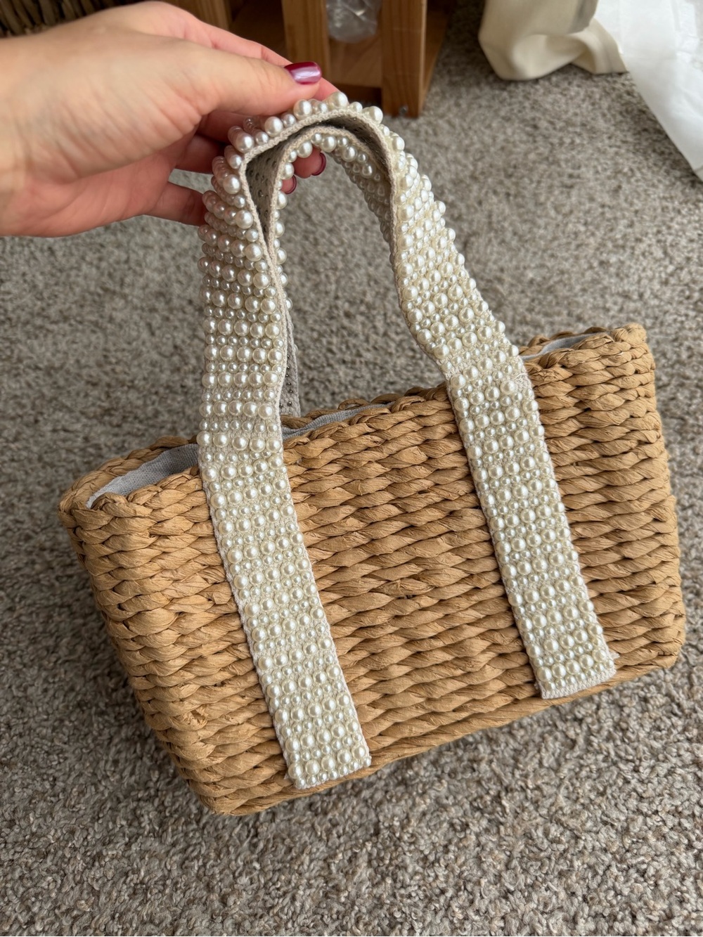 Isaac Mizrahi cream and tan woven strew handbag with pearl handles